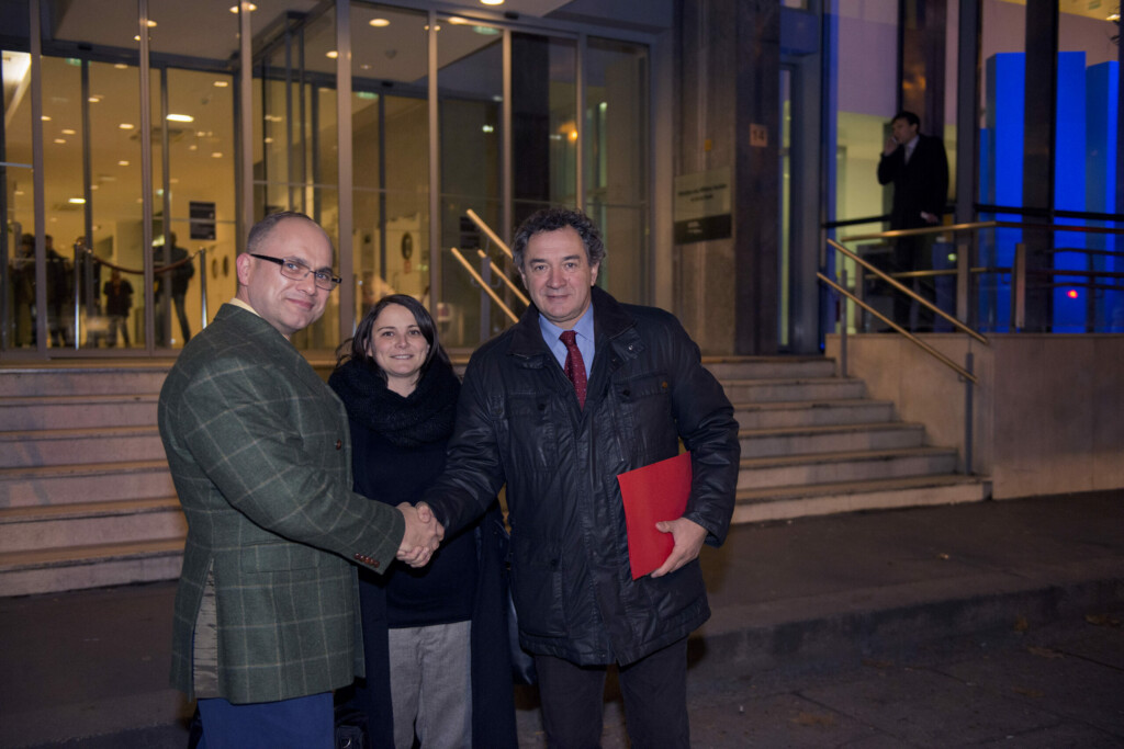 Stéphane Chaudesaigues et Cécile Chaudesaigues aux côtés de Pierre Jarlier lors du dossier des encres tatouage en 2014