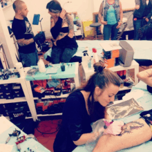 Zoom sur la tatoueuse finlandaise Säde Sonck