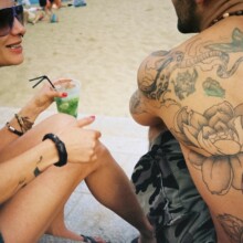 Le soleil d’été est-il vraiment l’ennemi du tatouage ?