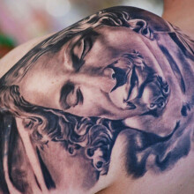 L’Express rend hommage au tatouage réaliste