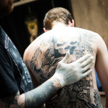 Intégristes, Gouvernements, BFM TV : qui veut la peau du tatouage ?