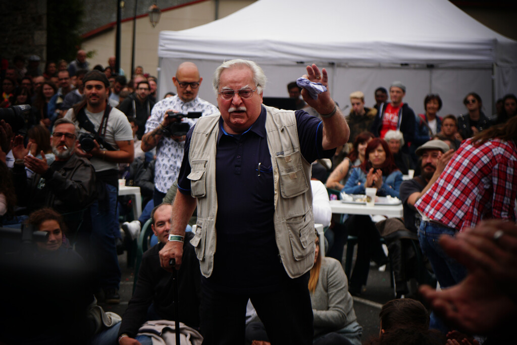 Bruno Cuzzicoli, dit Bruno de Pigalle, s'adresse au public lors du Festival International du Tatouage de Chaudes-Aigues (Cantal Ink) en 2017.