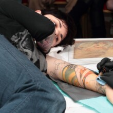 Tatouage : la presse appelle à "réveiller les consciences"