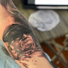 Tatouage hommage à un grand-père charismatique