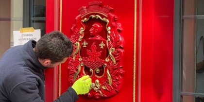 Le blason de la Chaudesaigues Family : un symbole qui renaît à Gourmet & Glouton