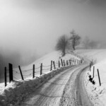 Patrimoine religieux de Chaudes-Aigues, avec l’oratoire Saint-Jacques et les églises du village, ancienne halte des pèlerins sur le chemin d’hiver vers Compostelle.