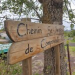 Patrimoine religieux de Chaudes-Aigues, avec l’oratoire Saint-Jacques et les églises du village, ancienne halte des pèlerins sur le chemin d’hiver vers Compostelle.