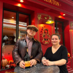 Gilles Pudlowski en visite chez Gourmet & Glouton, le bistrot-restaurant de Chaudes-Aigues signé Stéphane Chaudesaigues, entre cuisine auvergnate et univers du tatouage.