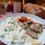 Gilles Pudlowski en visite chez Gourmet & Glouton, le bistrot-restaurant de Chaudes-Aigues signé Stéphane Chaudesaigues, entre cuisine auvergnate et univers du tatouage.