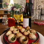 Restaurant Gourmet & Glouton à Chaudes-Aigues, cuisine du terroir, plats mijotés et desserts maison au cœur du village.