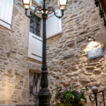 Restaurant Gourmet & Glouton à Chaudes-Aigues, cuisine du terroir, plats mijotés et desserts maison au cœur du village.