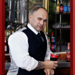 Restaurant Gourmet & Glouton à Chaudes-Aigues, cuisine du terroir, plats mijotés et desserts maison au cœur du village.