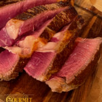 Restaurant Gourmet & Glouton à Chaudes-Aigues, cuisine du terroir, plats mijotés et desserts maison au cœur du village.