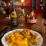 Restaurant Gourmet & Glouton à Chaudes-Aigues, cuisine du terroir, plats mijotés et desserts maison au cœur du village.