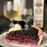 Ambiance chaleureuse d’hiver au restaurant Gourmet & Glouton à Chaudes-Aigues, table accueillante ouverte hors saison