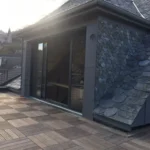 Chantier de rénovation du restaurant Gourmet & Glouton à Chaudes-Aigues, travaux de curage, de structure et d’aménagement dans un immeuble ancien