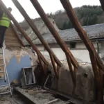 Chantier de rénovation du restaurant Gourmet & Glouton à Chaudes-Aigues, travaux de curage, de structure et d’aménagement dans un immeuble ancien