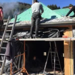 Chantier de rénovation du restaurant Gourmet & Glouton à Chaudes-Aigues, travaux de curage, de structure et d’aménagement dans un immeuble ancien