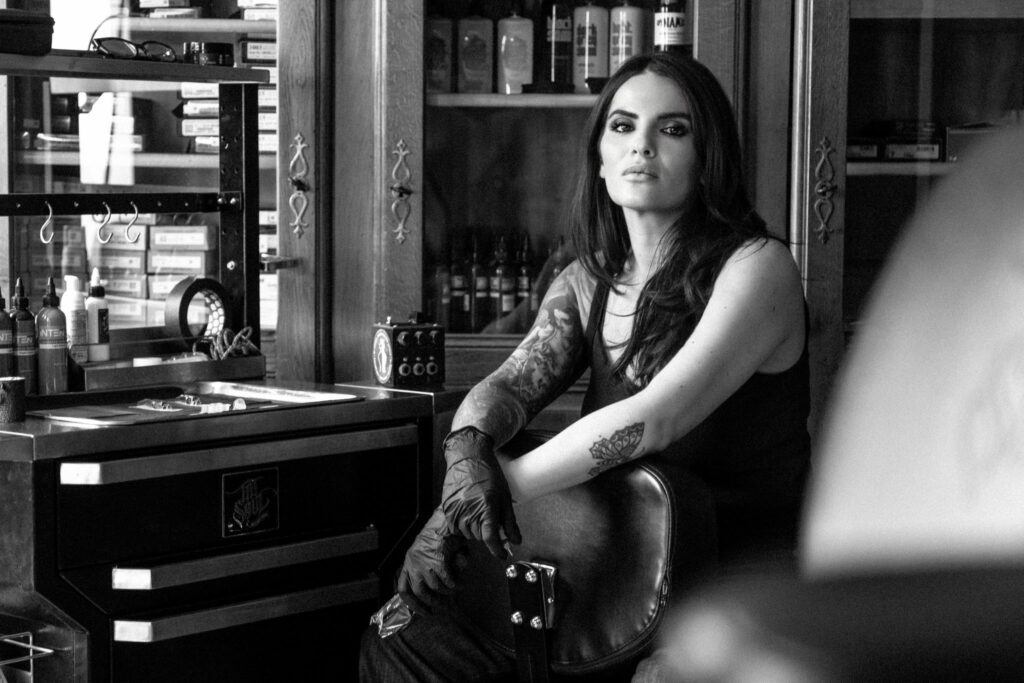 Portrait de Tamara Chaudesaigues dans le studio Graphicaderme