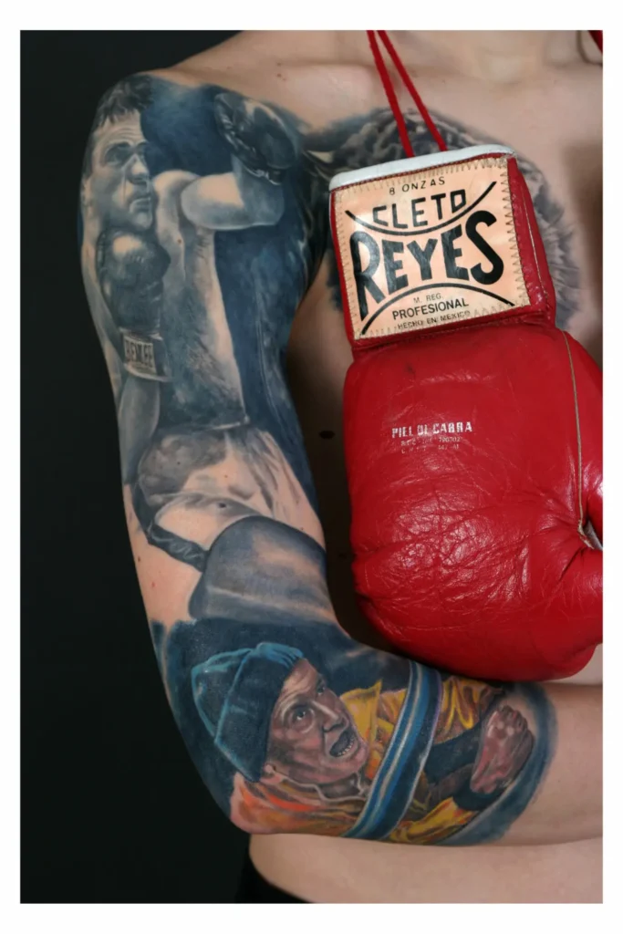 Tatouage noir et gris réalisé en Auvergne à Chaudes-Aigues par Stéphane Chaudesaigues