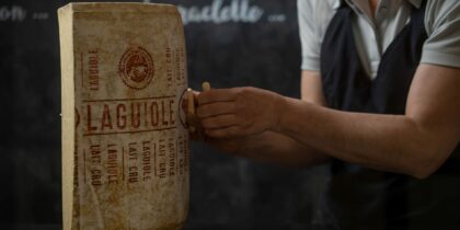 Jeune Montagne – Laguiole AOP et continuité entre Aubrac et Chaudes-Aigues