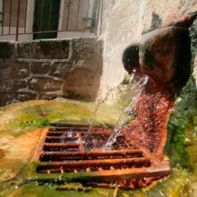 La source du Par à Chaudes-Aigues, une curiosité touristique majeure