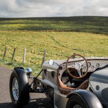 Rouler autrement sur l’Aubrac : routes, silence et haltes gourmandes