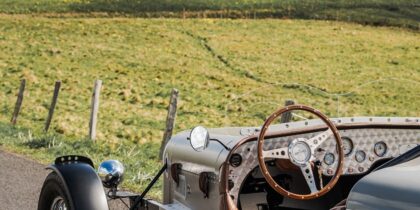 Rouler autrement sur l’Aubrac : routes, silence et haltes gourmandes