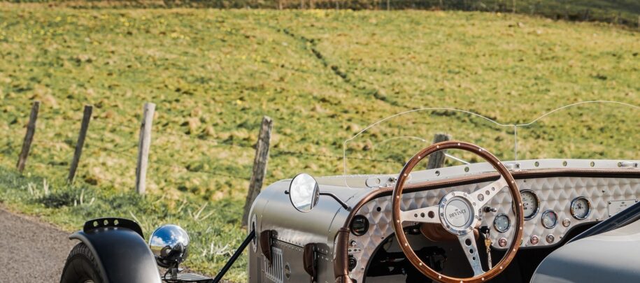 Rouler autrement sur l’Aubrac : routes, silence et haltes gourmandes