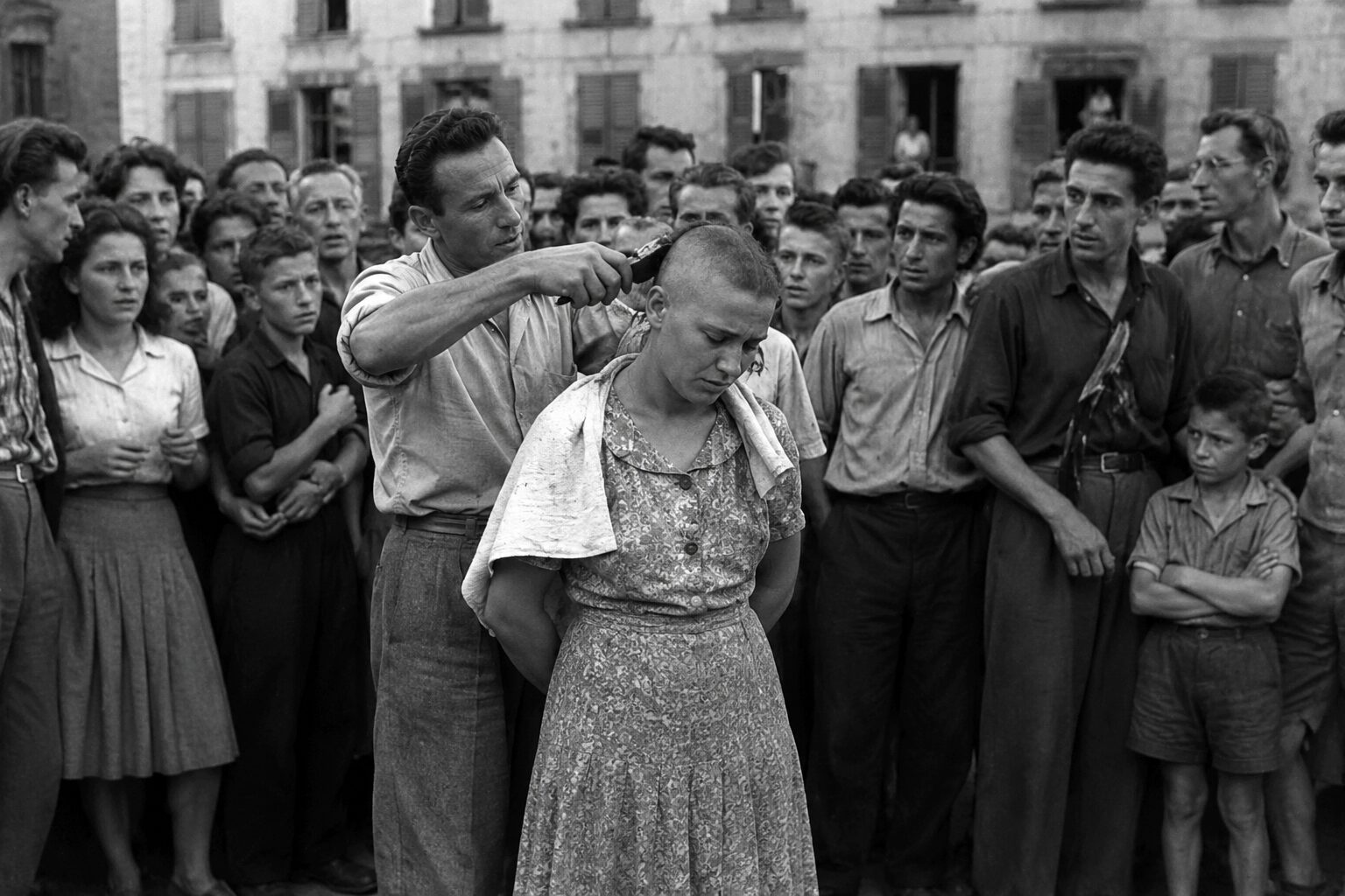 Les femmes tondues à la Libération : et les enfants restés derrière elles
