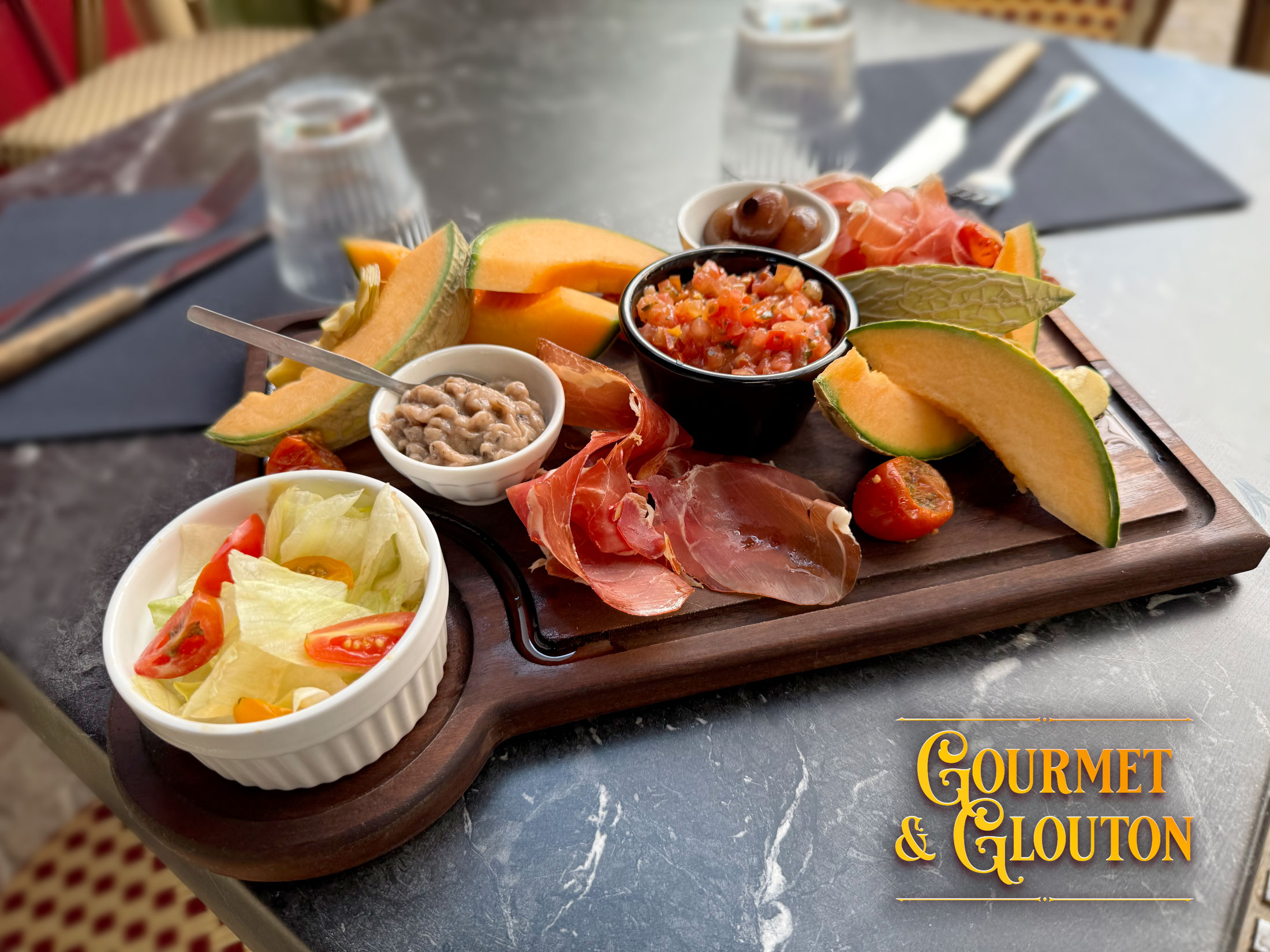 Quand les saisons inspirent un restaurant : pourquoi nous avons imaginé une planche estivale chez Gourmet & Glouton