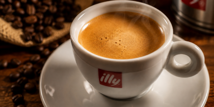 Le dernier goût d’un repas : pourquoi je regarde aussi ce qu’il y a dans la tasse