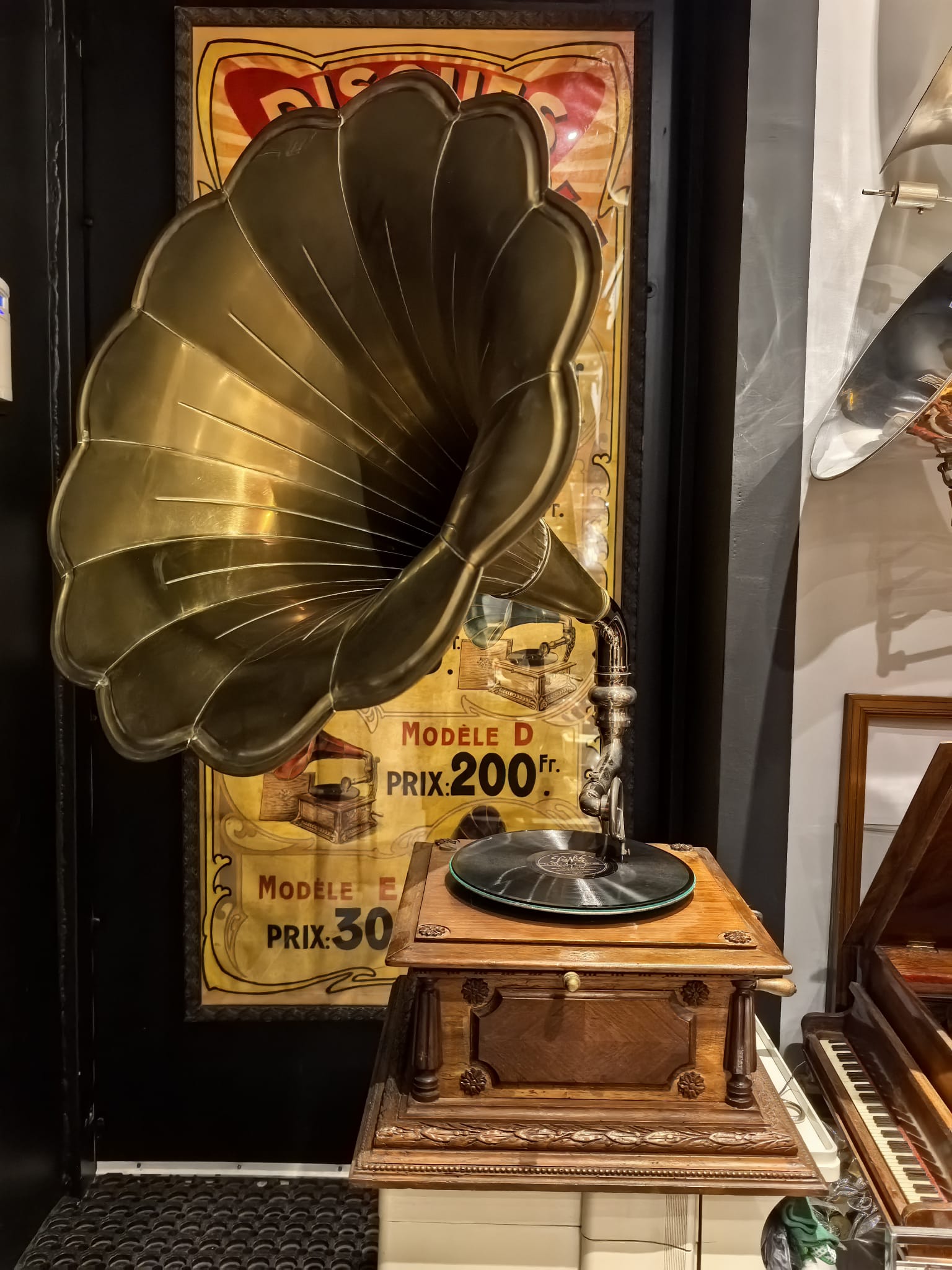 Ce que vaut un objet : le Pathé Diamond, témoin d’un siècle de travail et de musique